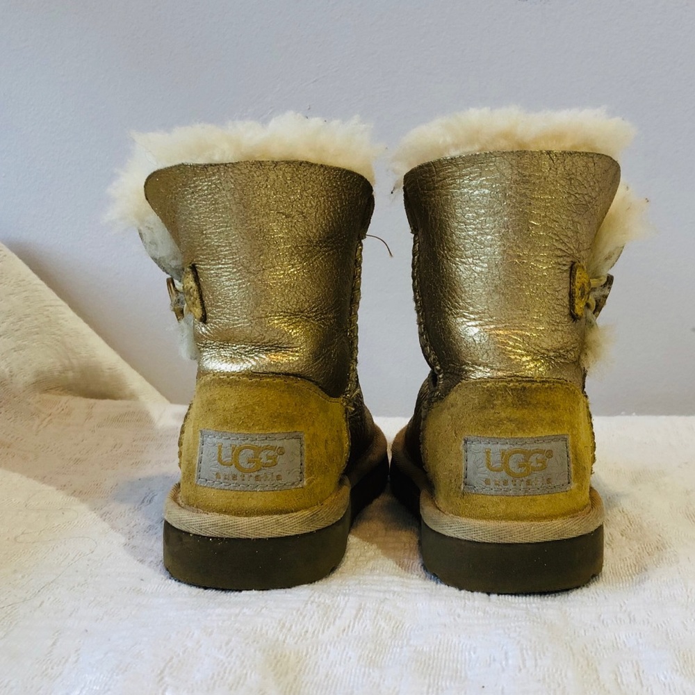 UGGS**Gold Bailey Button Toddler Shoes**US 7 - Picture 4 of 5